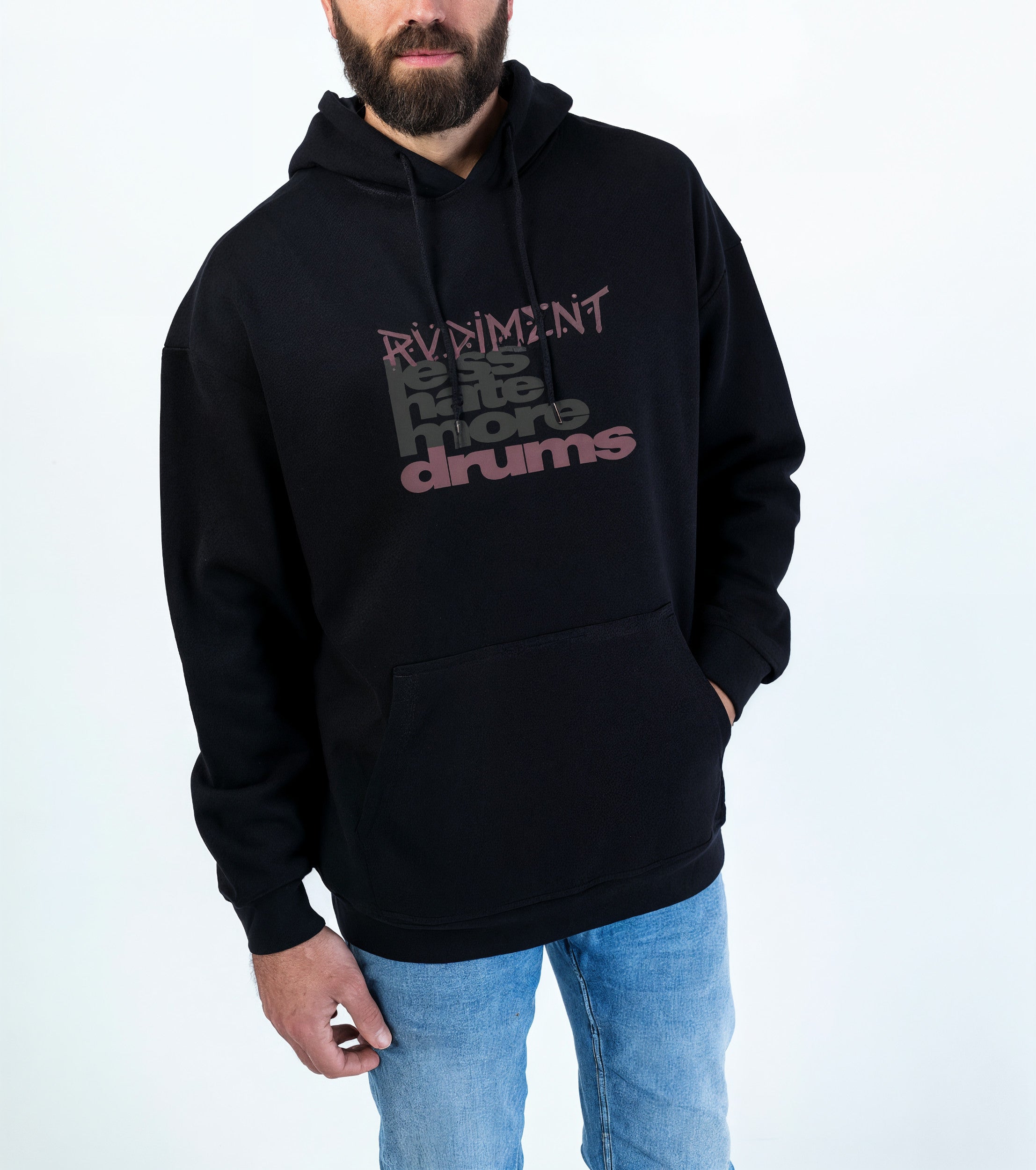Less Hate More Drums Hoodie für Drummer - Unisex Oversize Fit - Model Vorderansicht Details | RVDIMENT Drummer Apparel