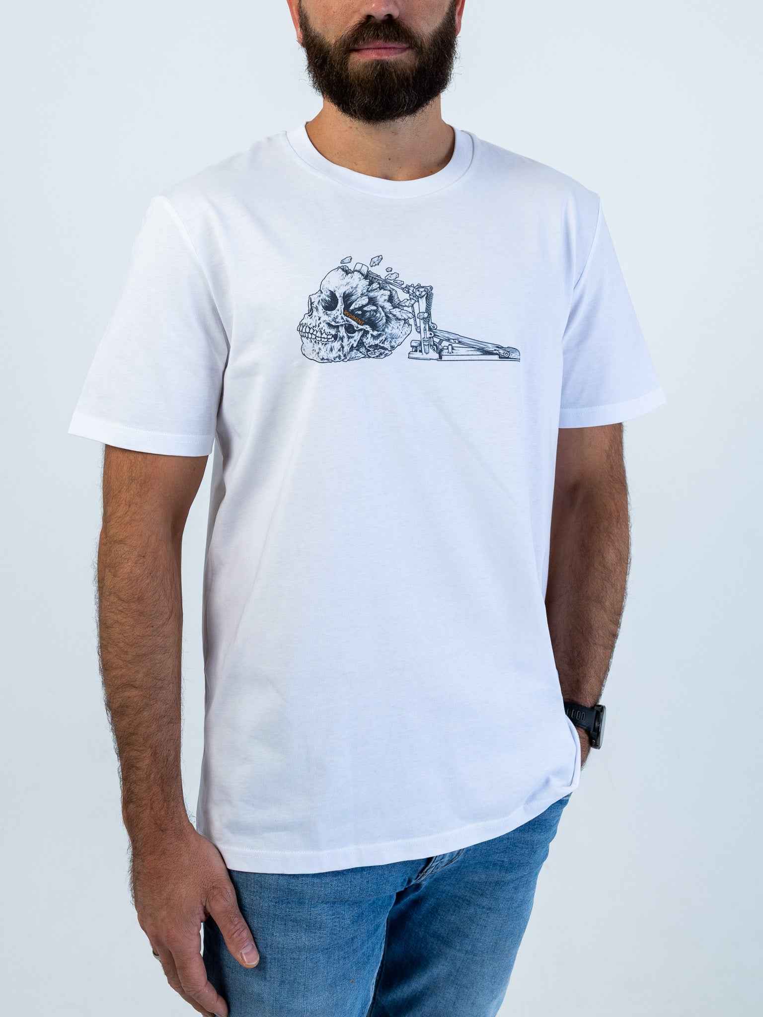 Kick Drum Skull Unisex T-Shirt für Drummer - Model Vorderansicht | RVDIMENT Drummer Apparel