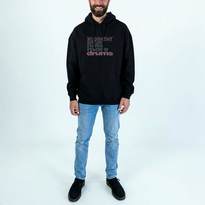 Less Hate More Drums Hoodie für Drummer - Unisex Oversize Fit - Model Vorderansicht | RVDIMENT Drummer Apparel