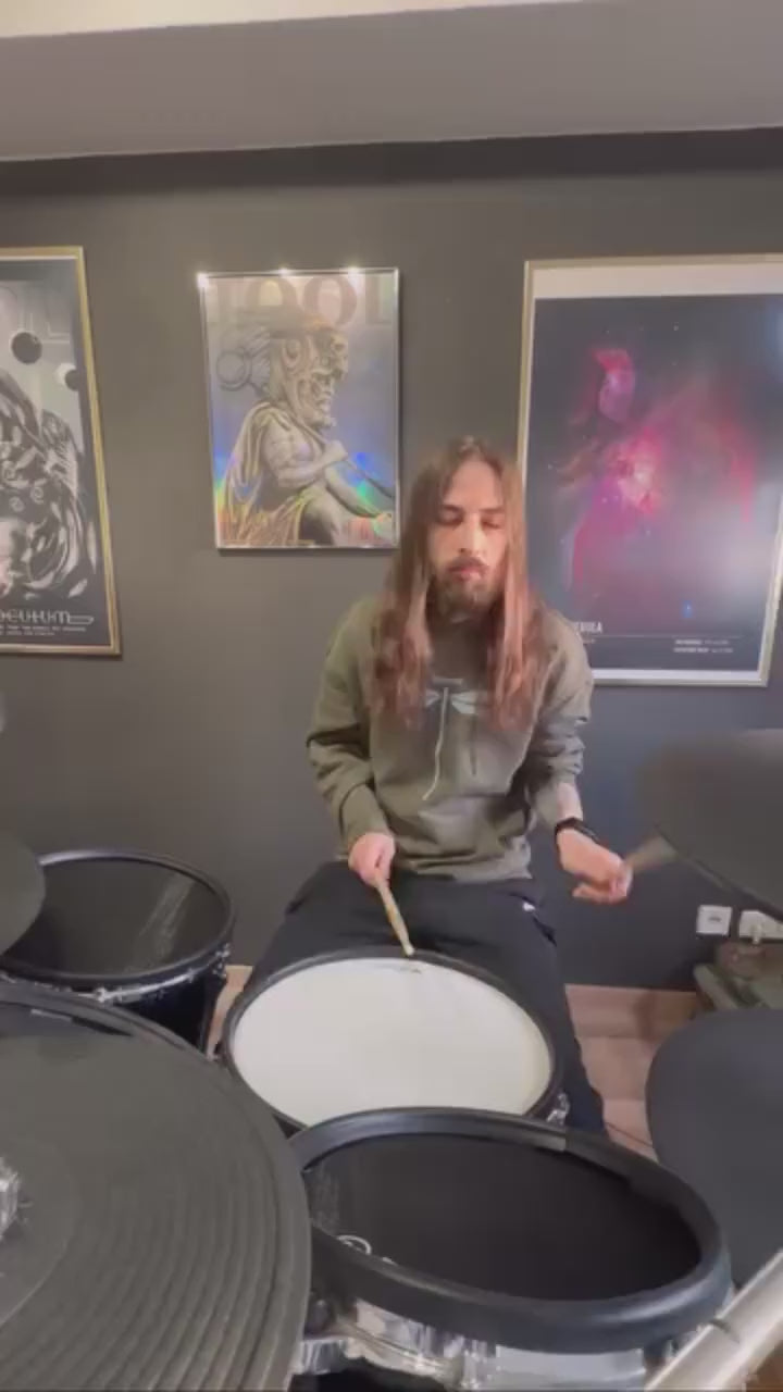 Video laden: Dragonvly Drumstick Hoodie für Drummer - Seitenansicht (Model)