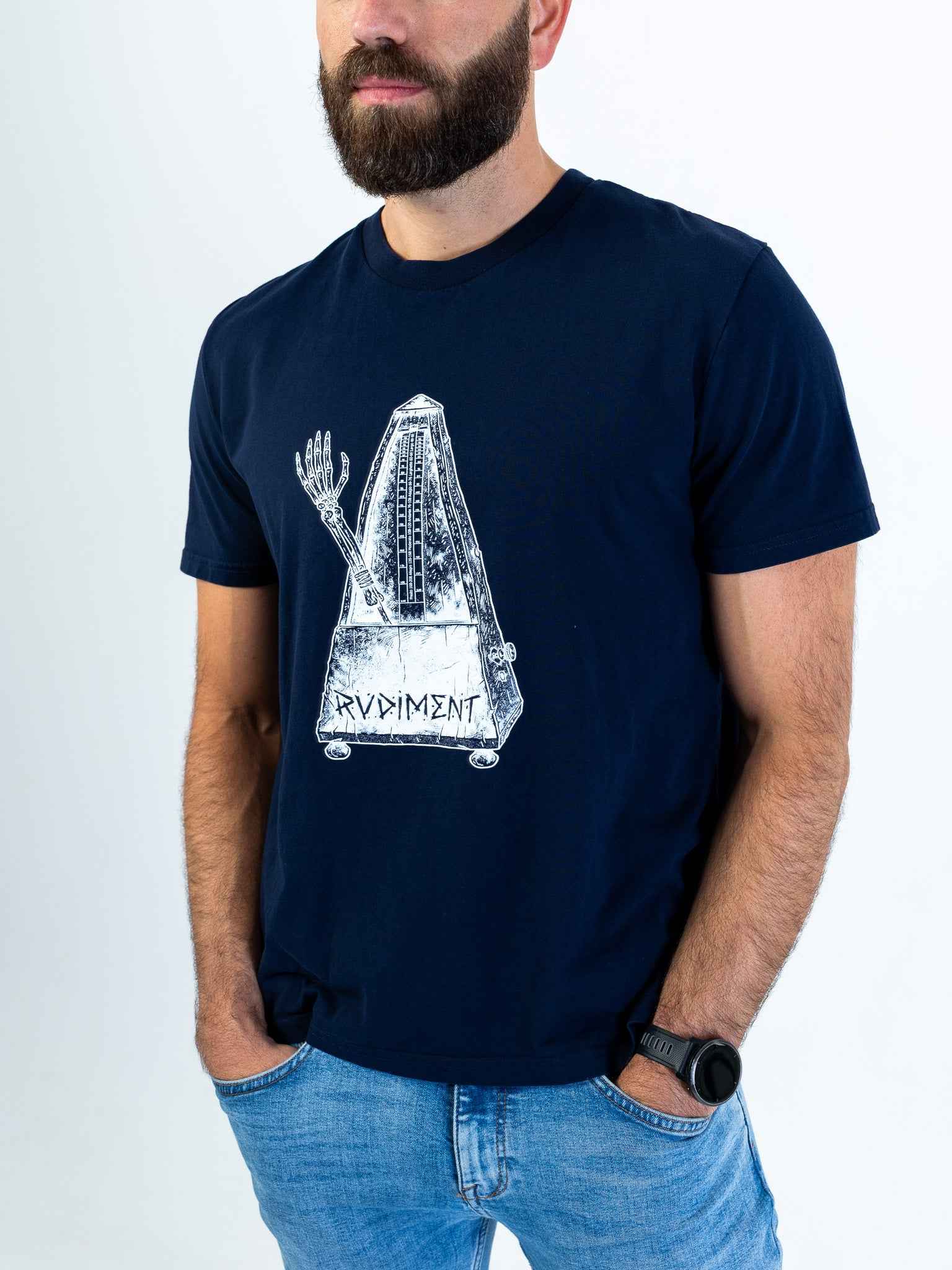 Metronome Unisex T-Shirt für Drummer - Model Seitenansicht | RVDIMENT Drummer Apparel